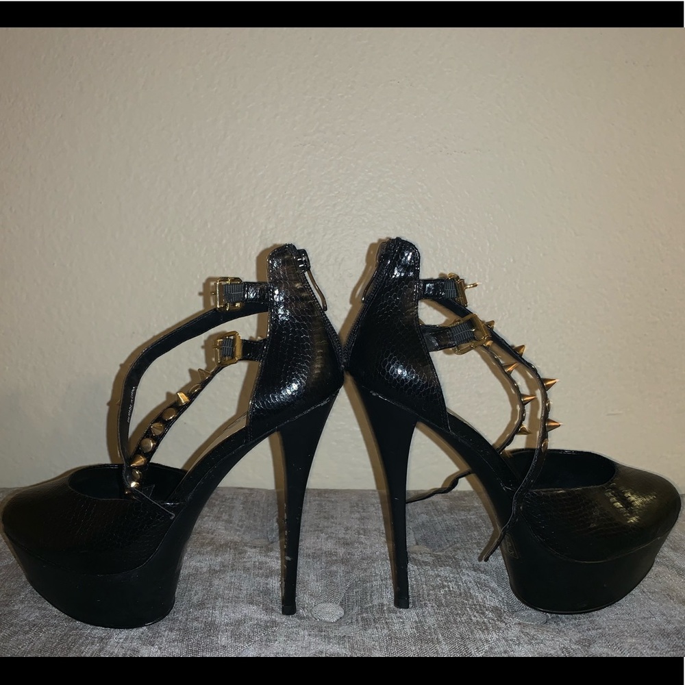 BEBE Black platform Heels 😎